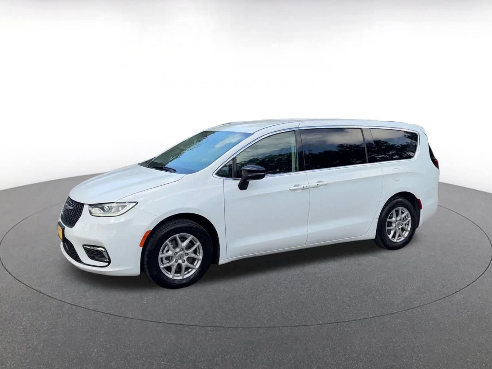 Thumbnail: 2024 Chrysler Pacifica - 7