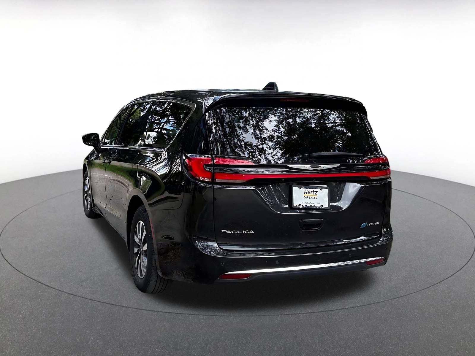 Thumbnail: 2023 Chrysler Pacifica - 6