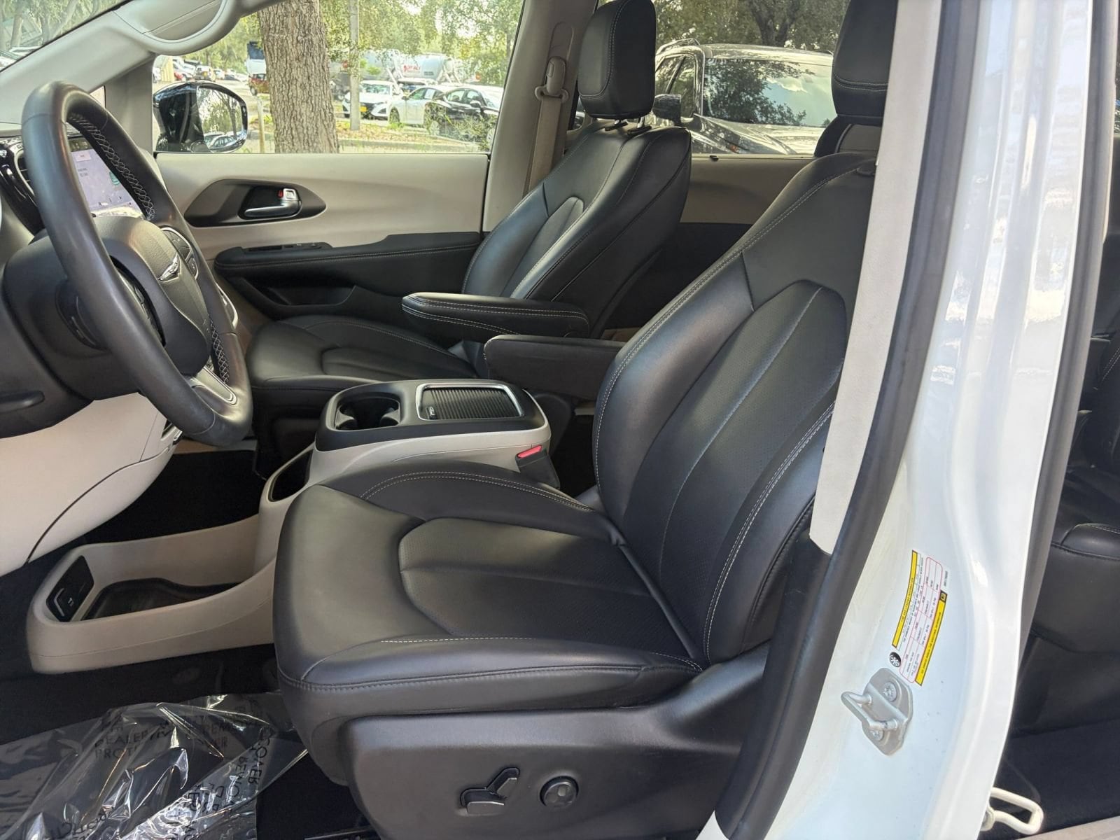 Thumbnail: 2024 Chrysler Pacifica - 28