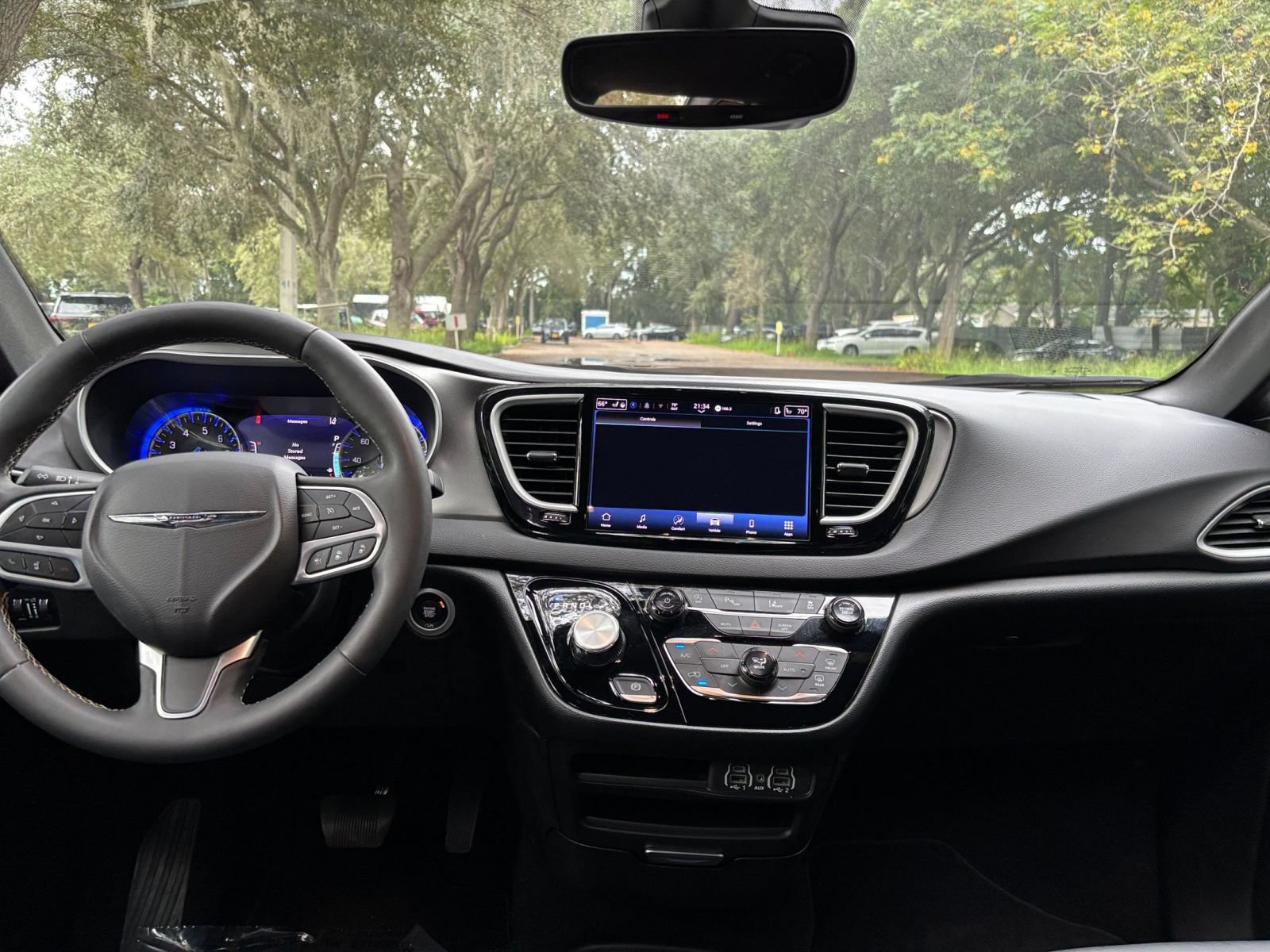 Thumbnail: 2025 Chrysler Pacifica - 35