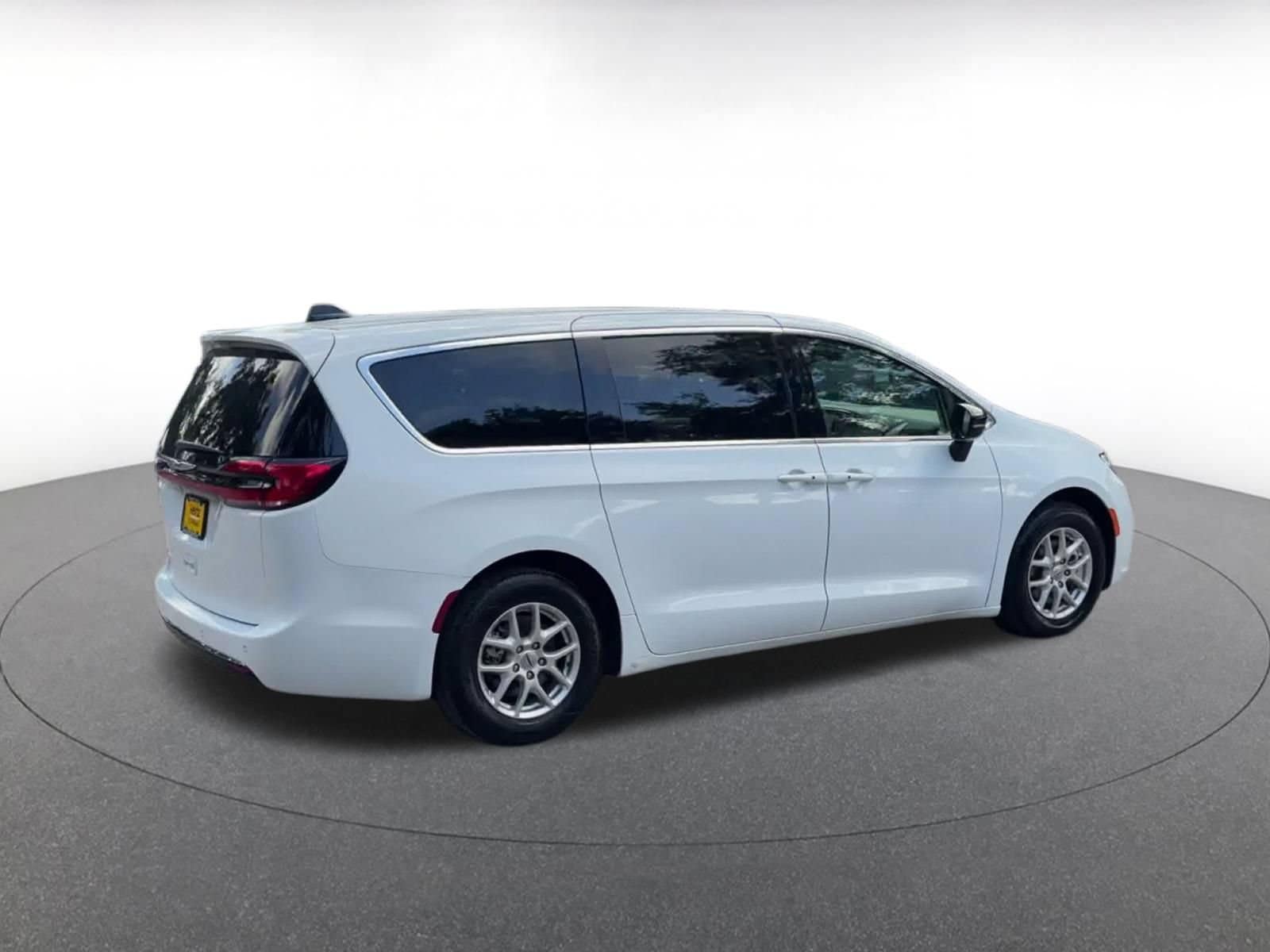 Thumbnail: 2024 Chrysler Pacifica - 13