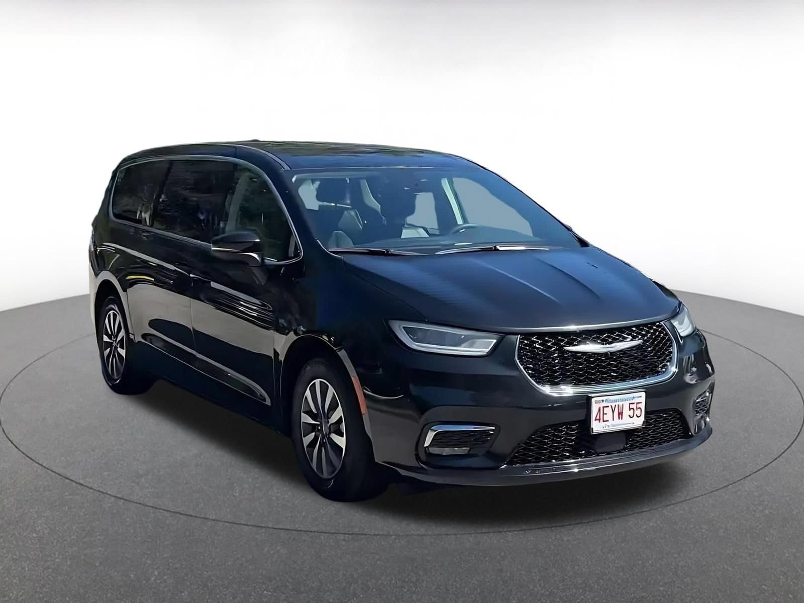 Thumbnail: 2023 Chrysler Pacifica - 3
