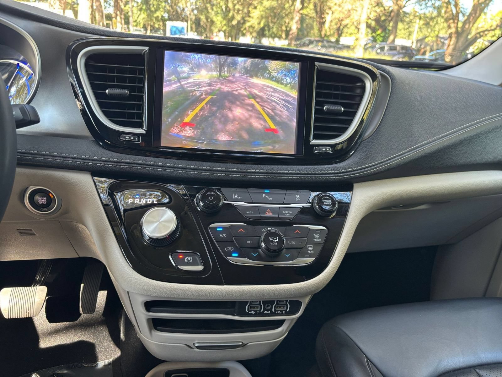 Thumbnail: 2023 Chrysler Pacifica - 16