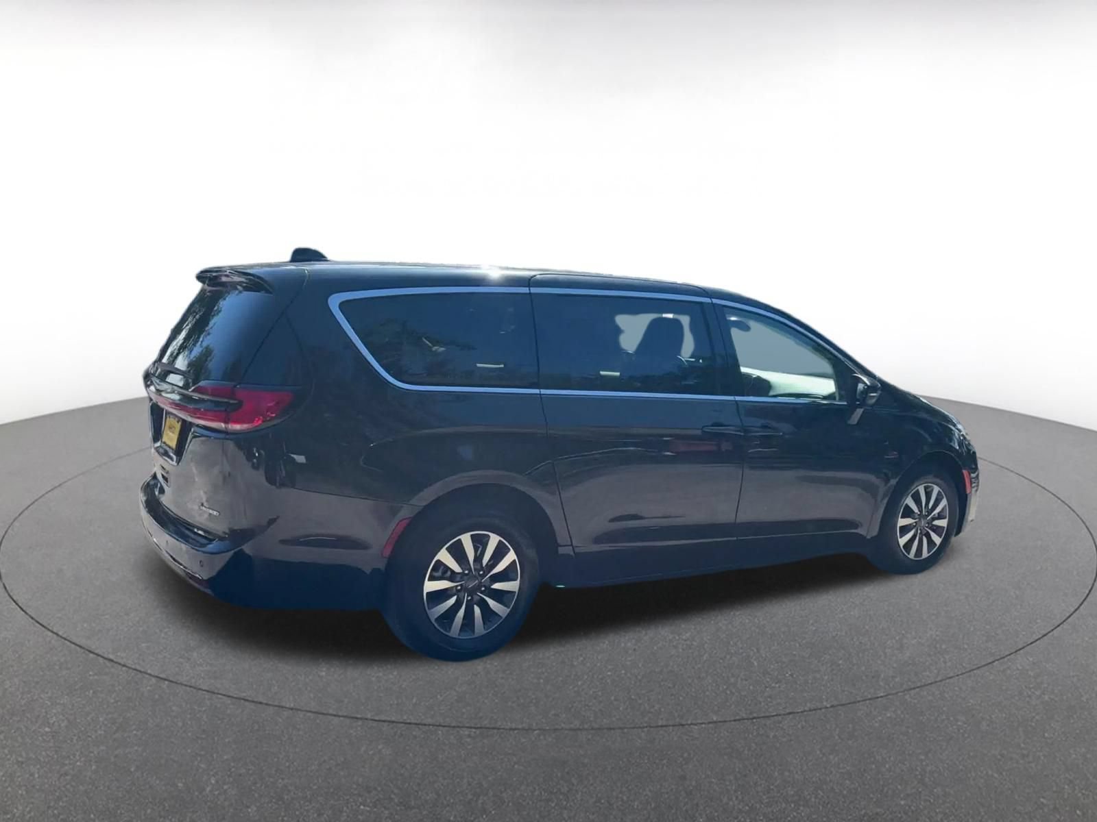 Thumbnail: 2023 Chrysler Pacifica - 14