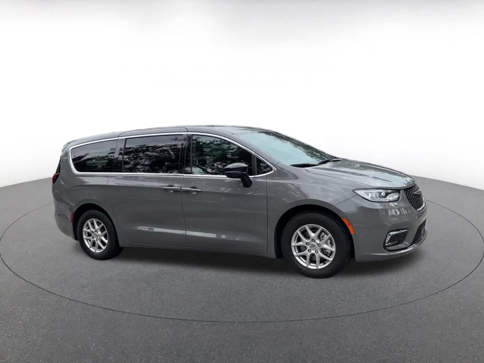 Thumbnail: 2025 Chrysler Pacifica - 2