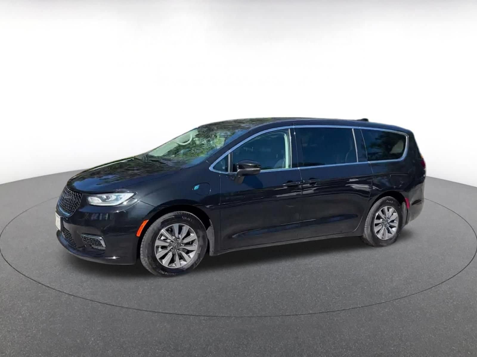 Thumbnail: 2023 Chrysler Pacifica - 7