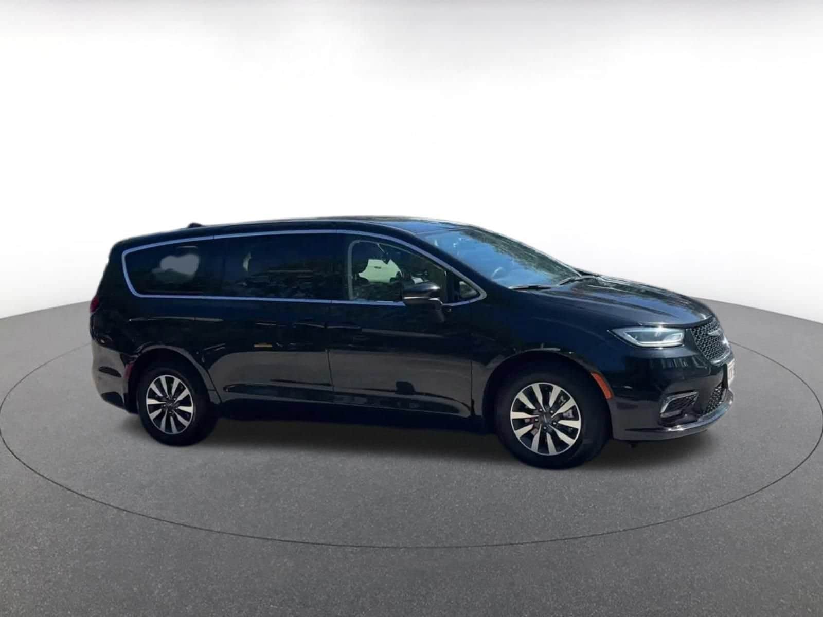 Thumbnail: 2023 Chrysler Pacifica - 2