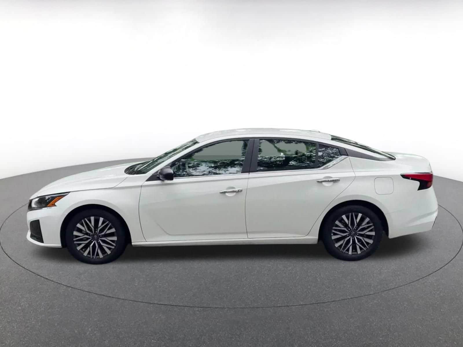 Thumbnail: 2025 Nissan Altima - 8
