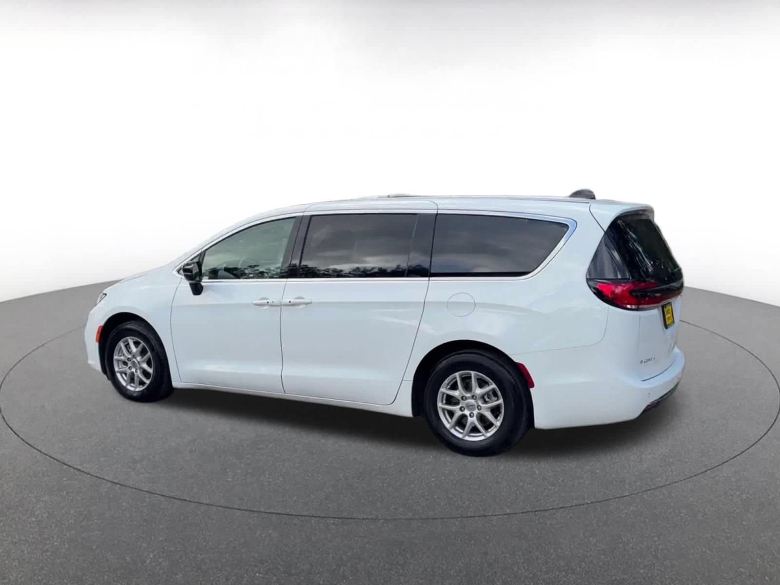 Thumbnail: 2024 Chrysler Pacifica - 9