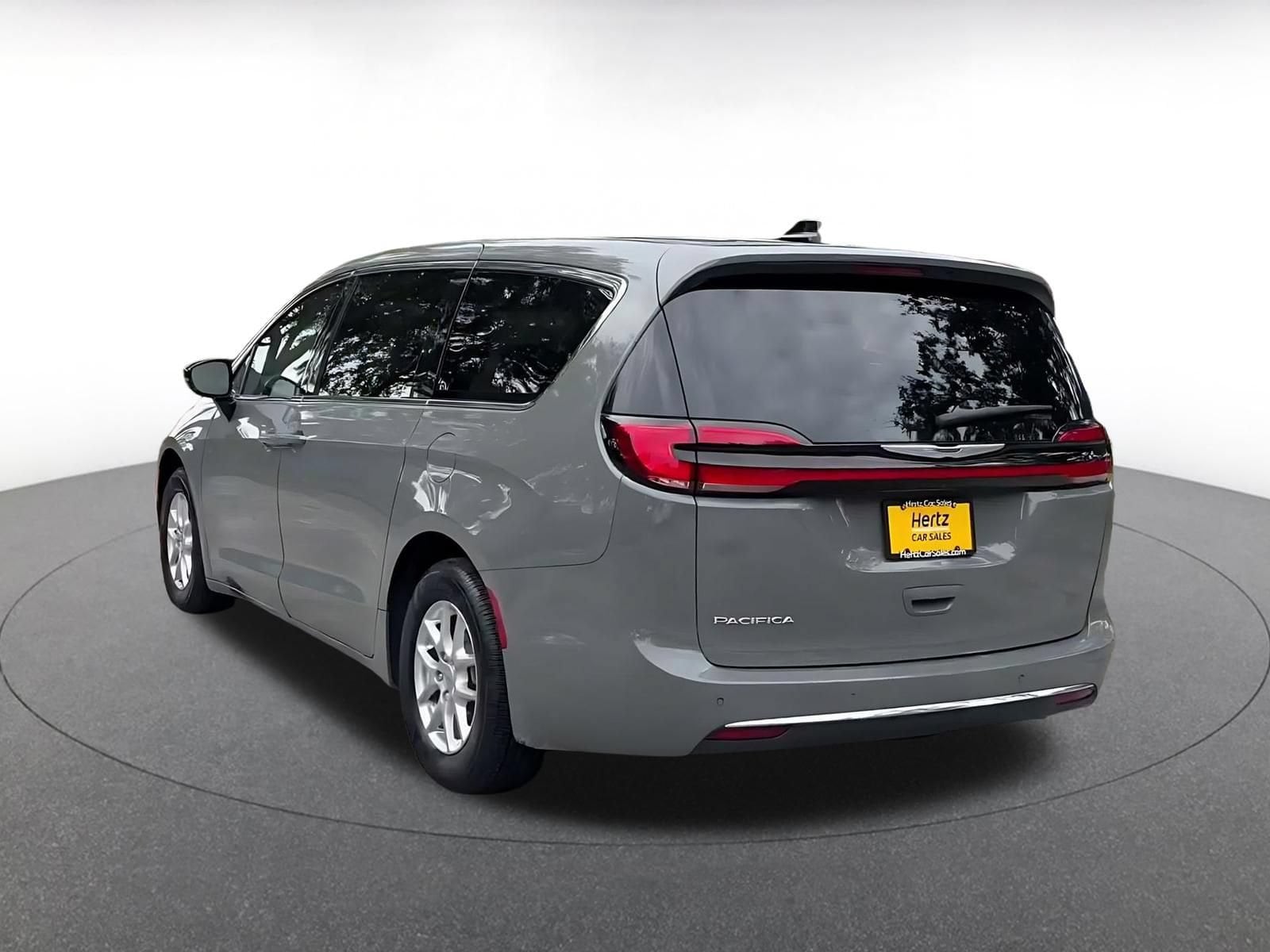 Thumbnail: 2025 Chrysler Pacifica - 10