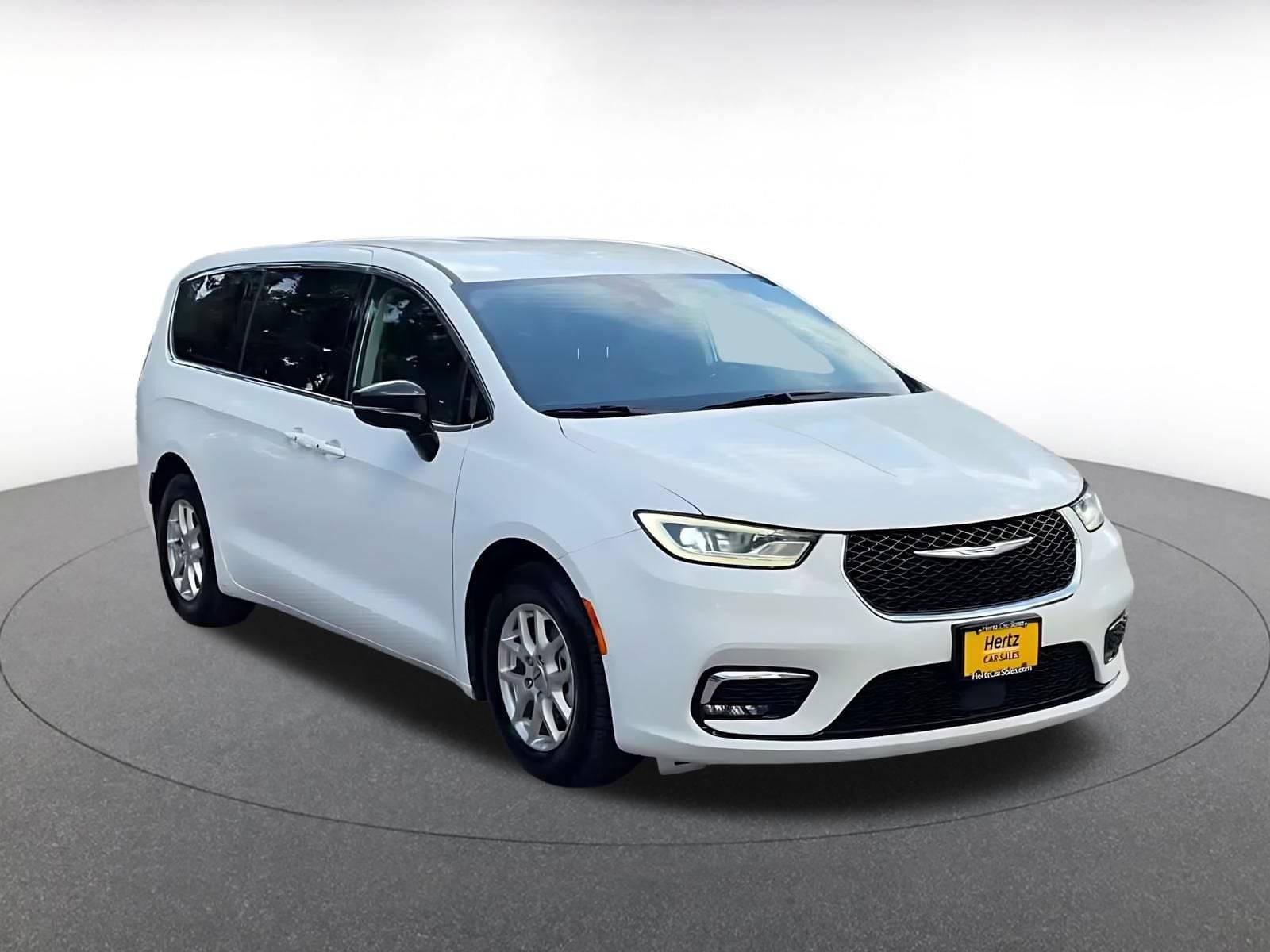 Thumbnail: 2024 Chrysler Pacifica - 3