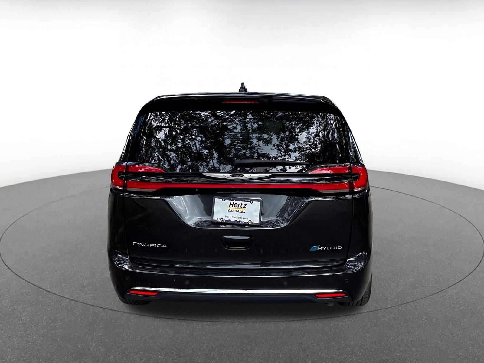 Thumbnail: 2023 Chrysler Pacifica - 7