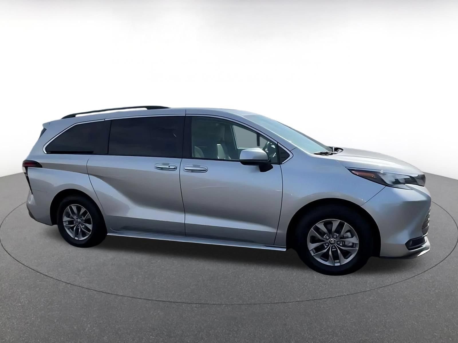 Thumbnail: 2025 Toyota Sienna - 15