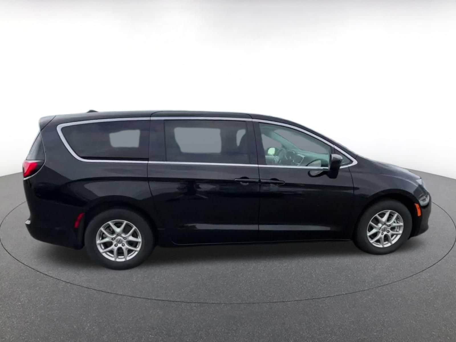 Thumbnail: 2024 Chrysler Voyager - 15