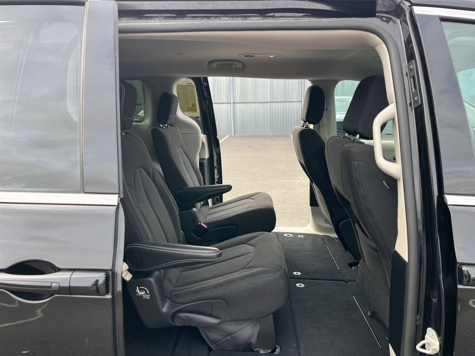 Thumbnail: 2024 Chrysler Voyager - 27