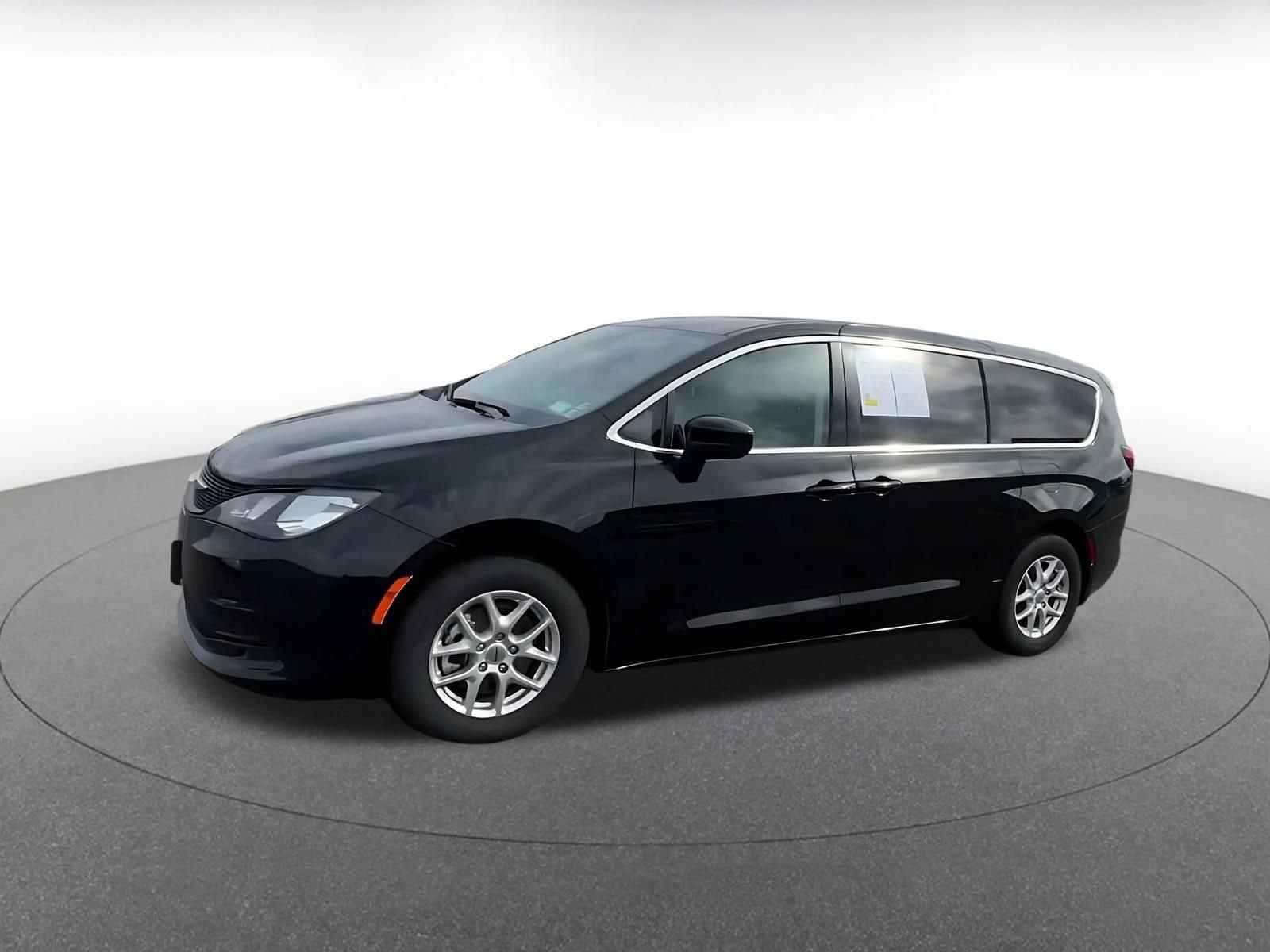 Thumbnail: 2024 Chrysler Voyager - 7