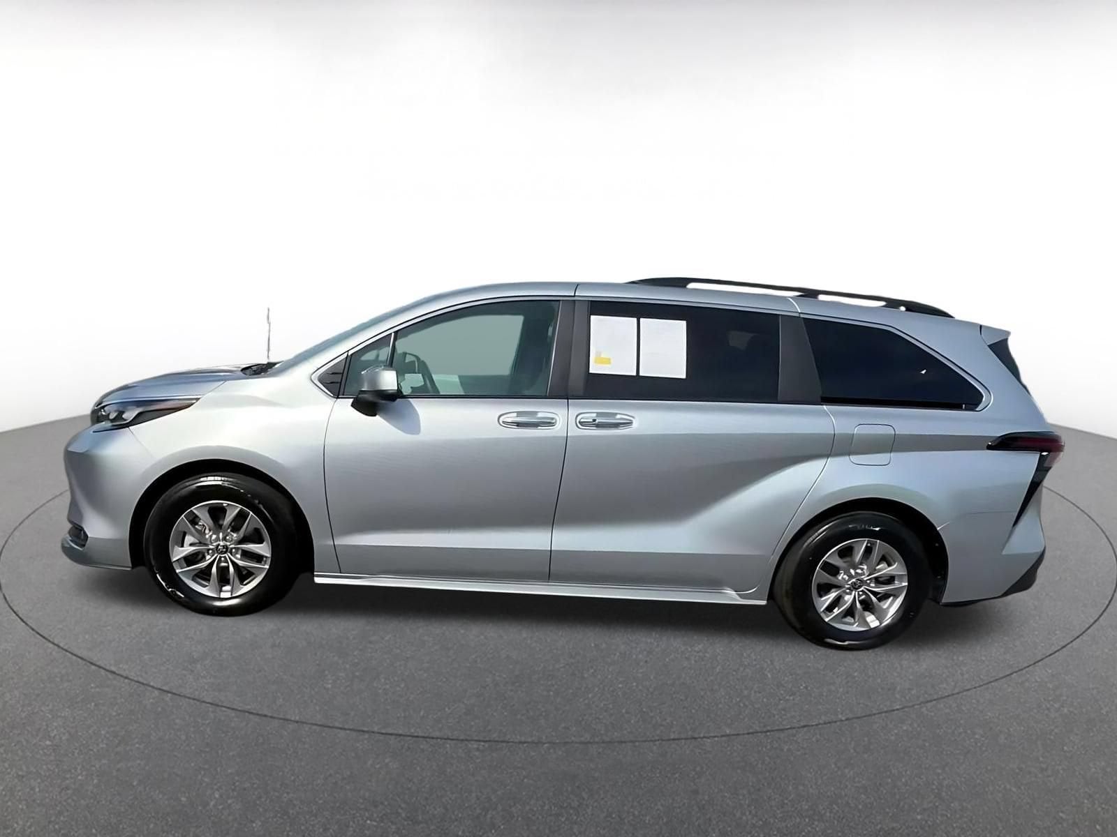 Thumbnail: 2025 Toyota Sienna - 7