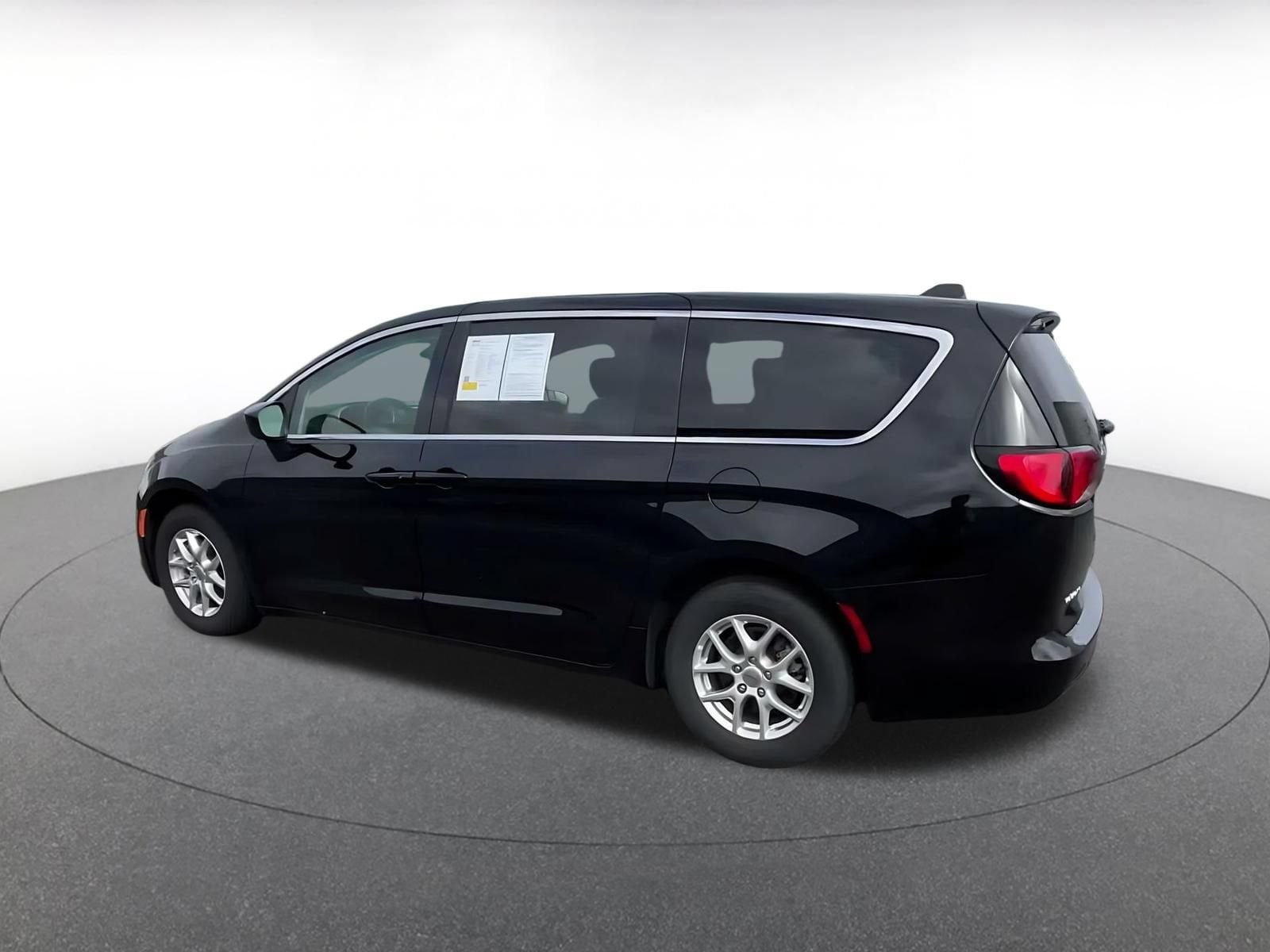 Thumbnail: 2024 Chrysler Voyager - 9