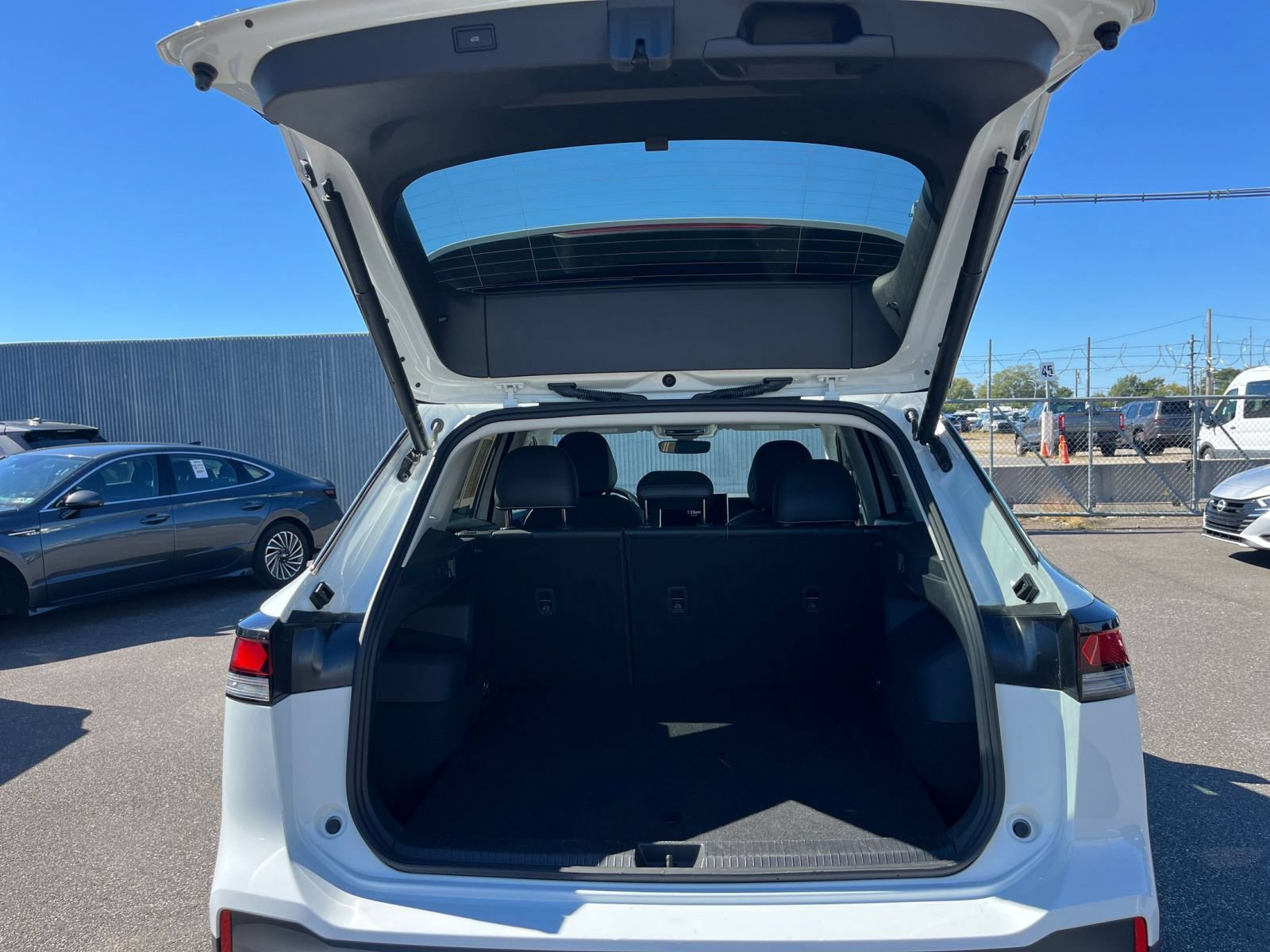Thumbnail: 2026 Volkswagen Tiguan - 32