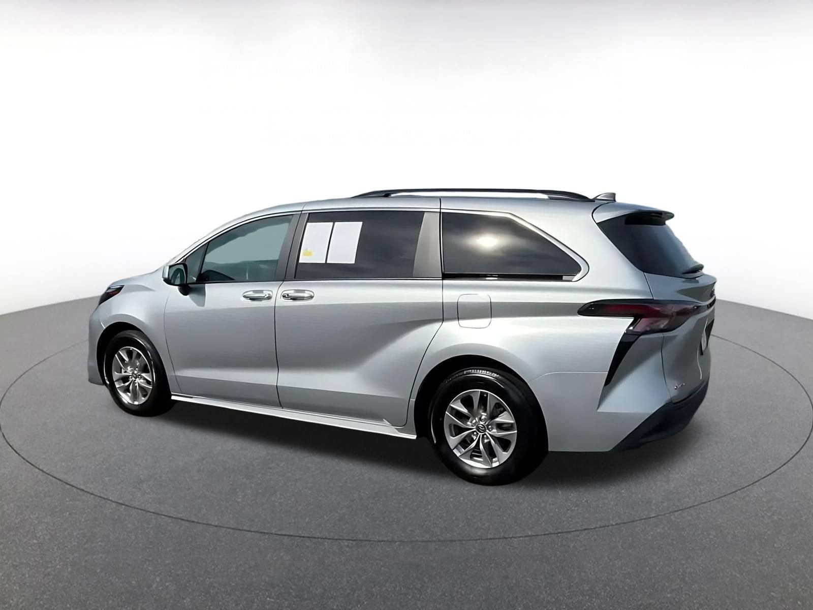 Thumbnail: 2025 Toyota Sienna - 8