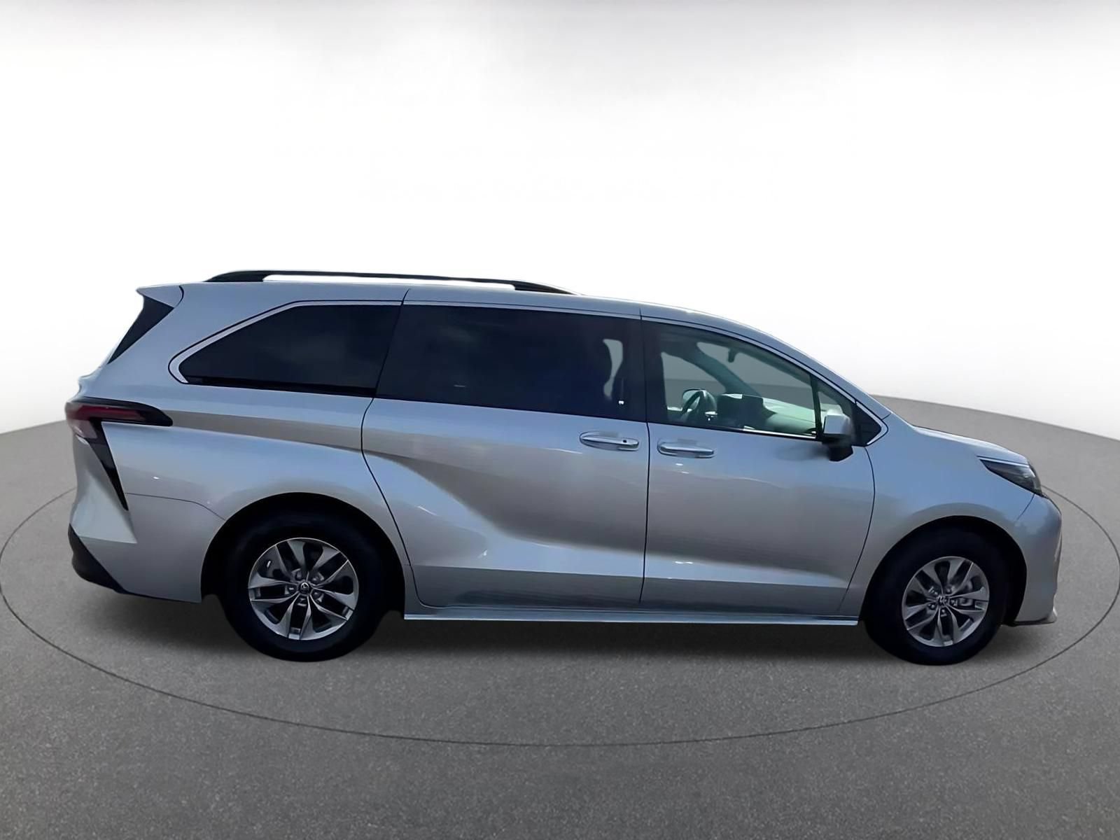Thumbnail: 2025 Toyota Sienna - 14