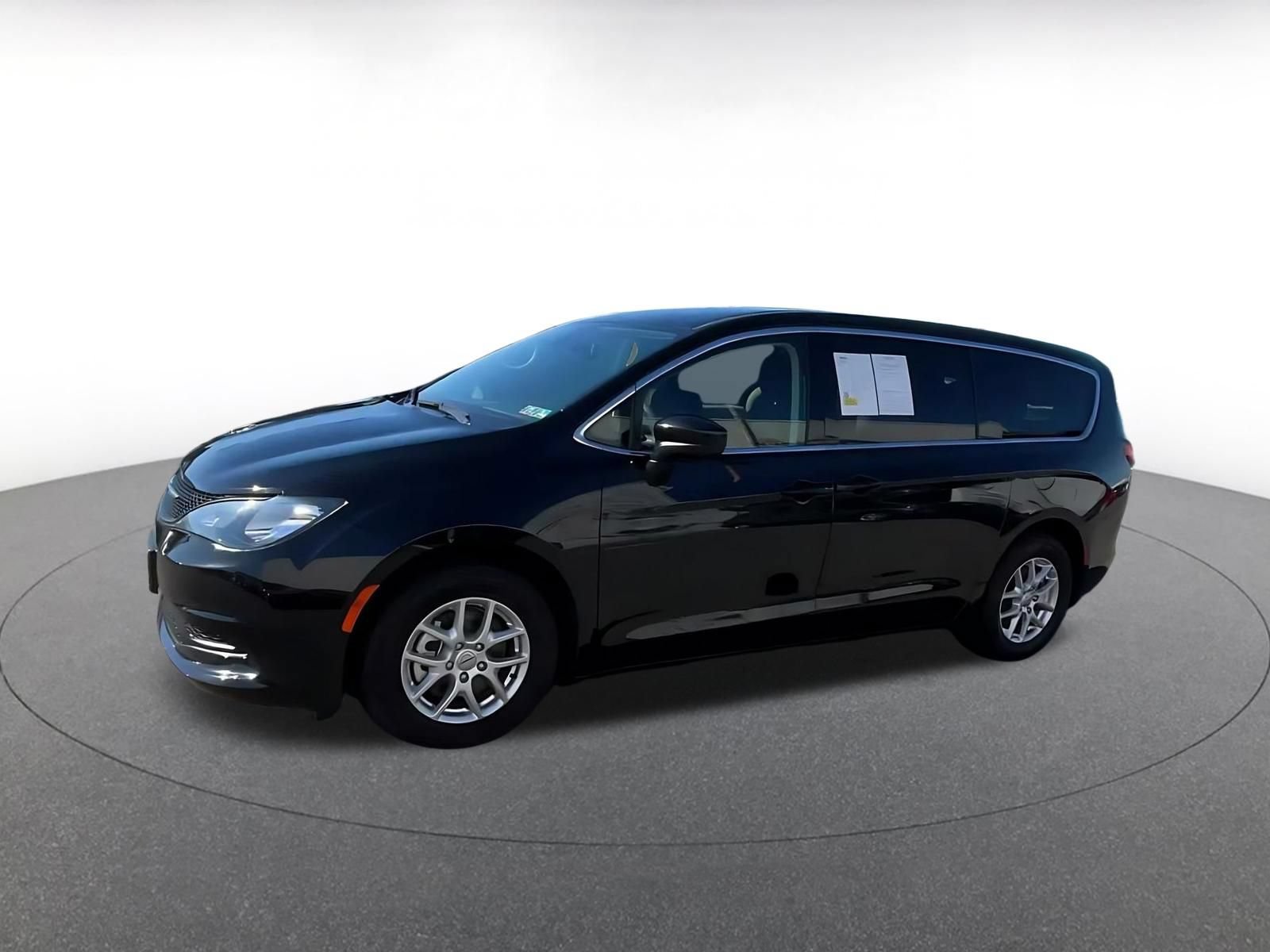 Thumbnail: 2024 Chrysler Voyager - 7