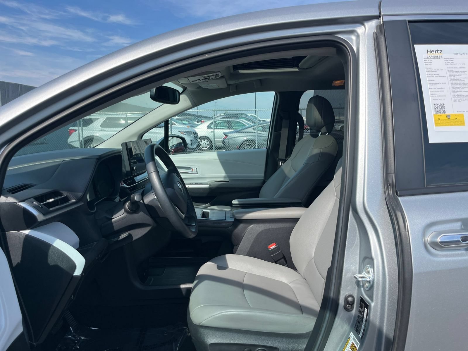 Thumbnail: 2025 Toyota Sienna - 27