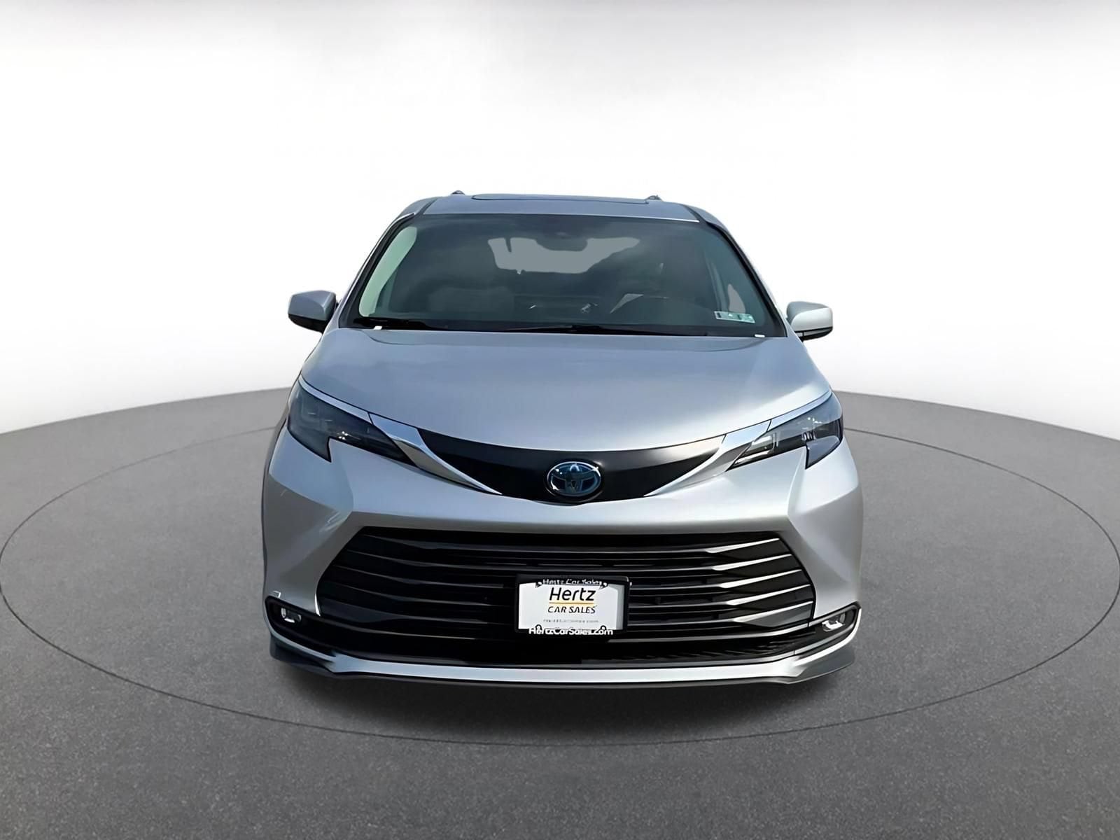 Thumbnail: 2025 Toyota Sienna - 3