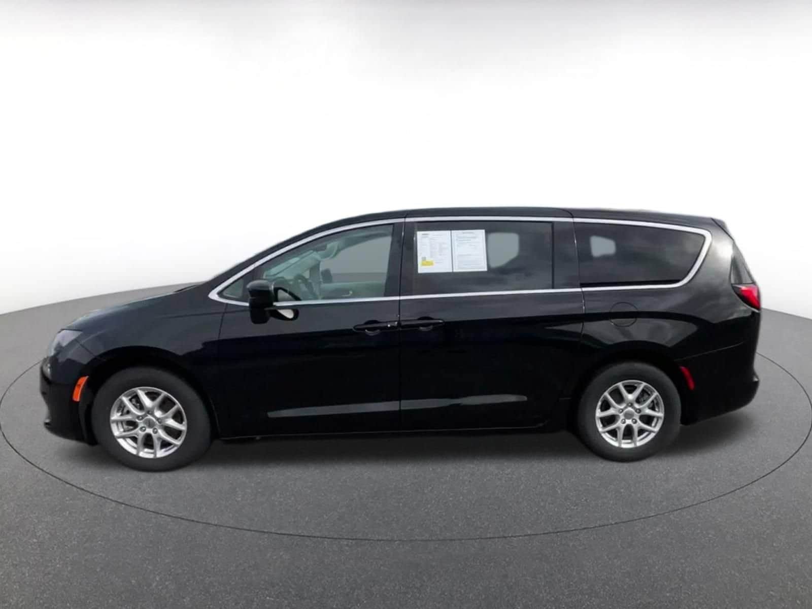 Thumbnail: 2024 Chrysler Voyager - 8