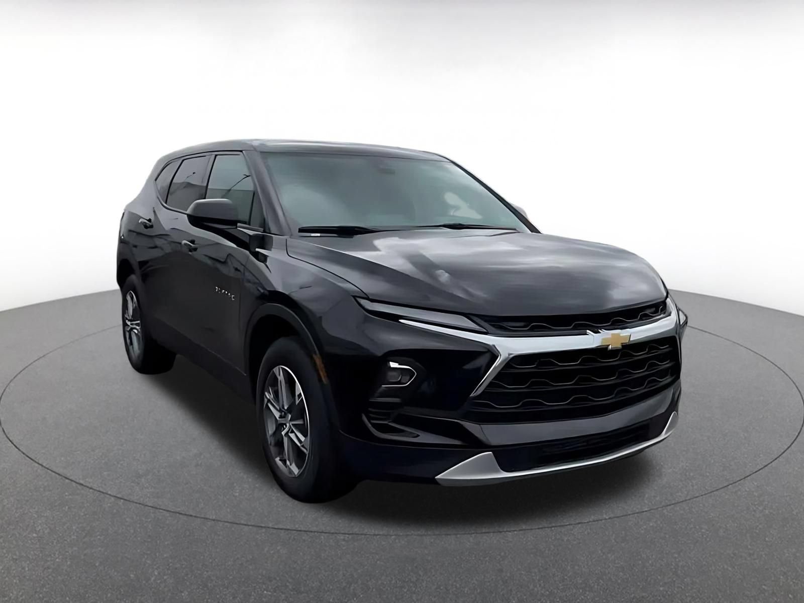 Thumbnail: 2026 Chevrolet Blazer - 3