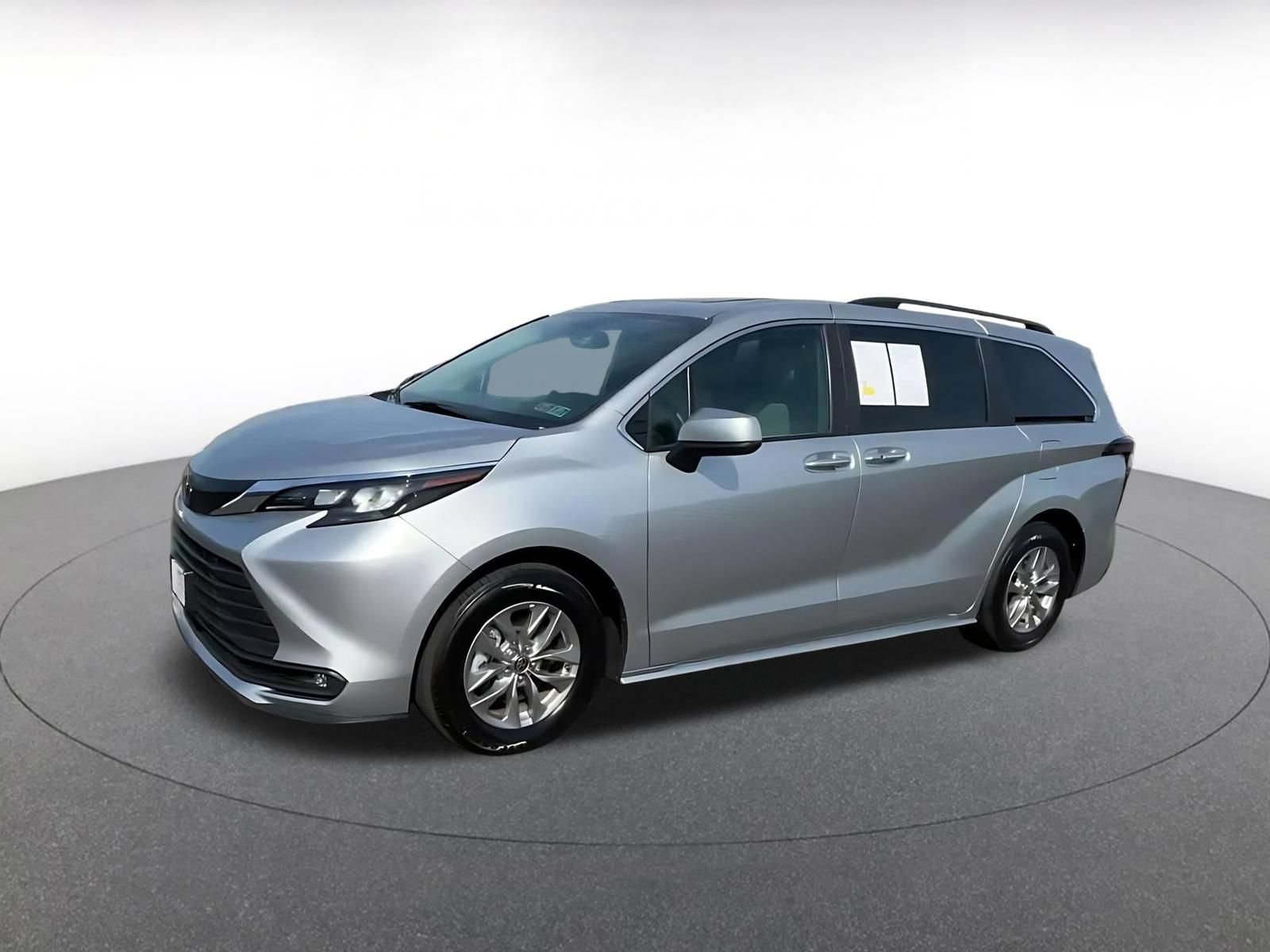 Thumbnail: 2025 Toyota Sienna - 6