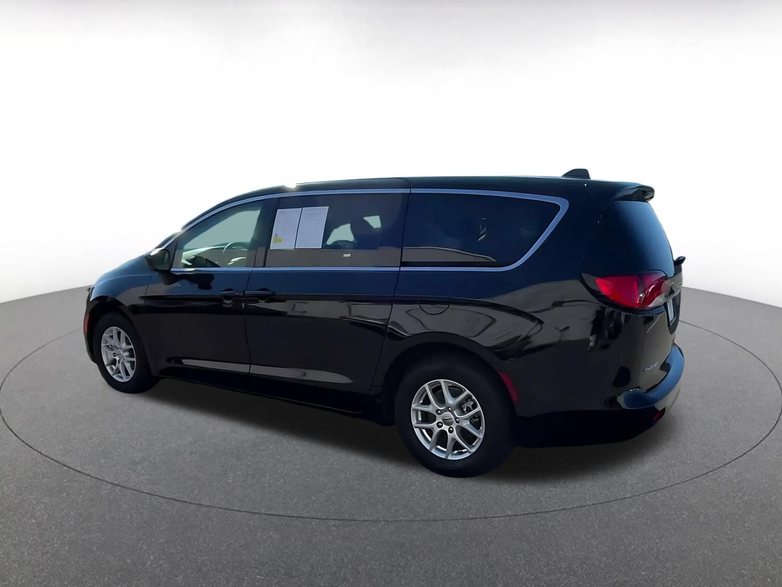 Thumbnail: 2024 Chrysler Voyager - 9