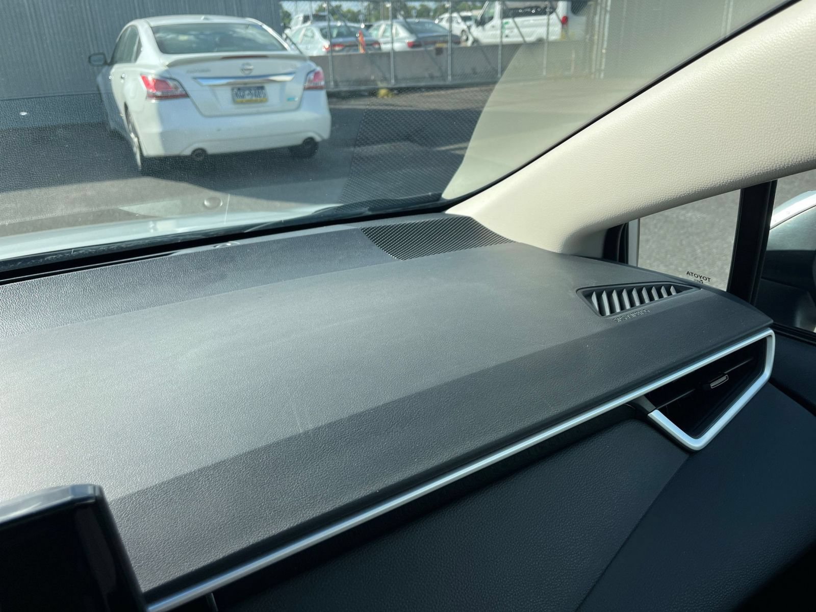 Thumbnail: 2025 Toyota Corolla - 33