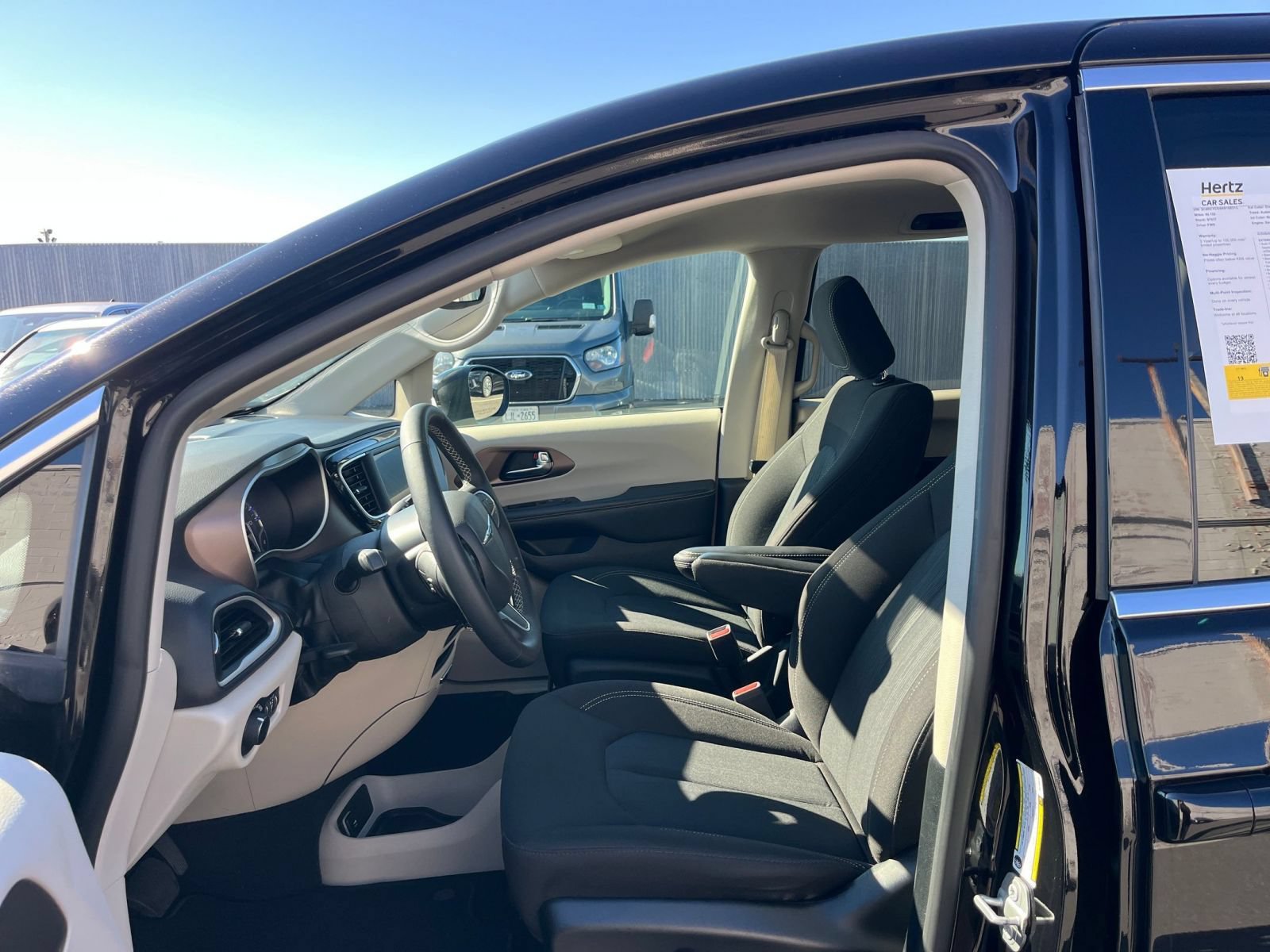 Thumbnail: 2024 Chrysler Voyager - 28