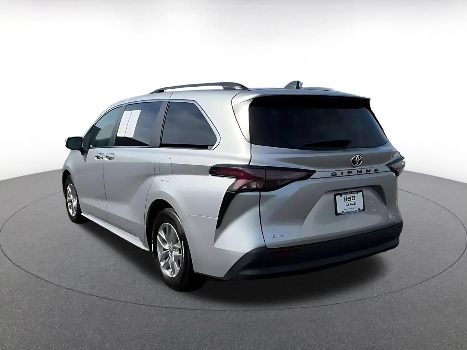 Thumbnail: 2025 Toyota Sienna - 9