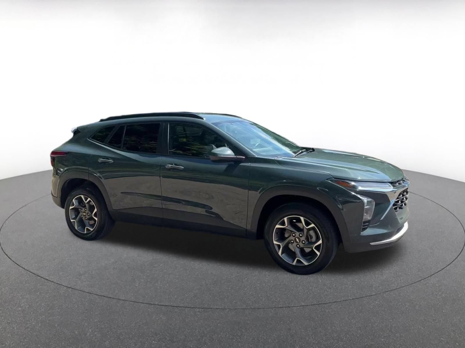 Thumbnail: 2025 Chevrolet Trax - 2
