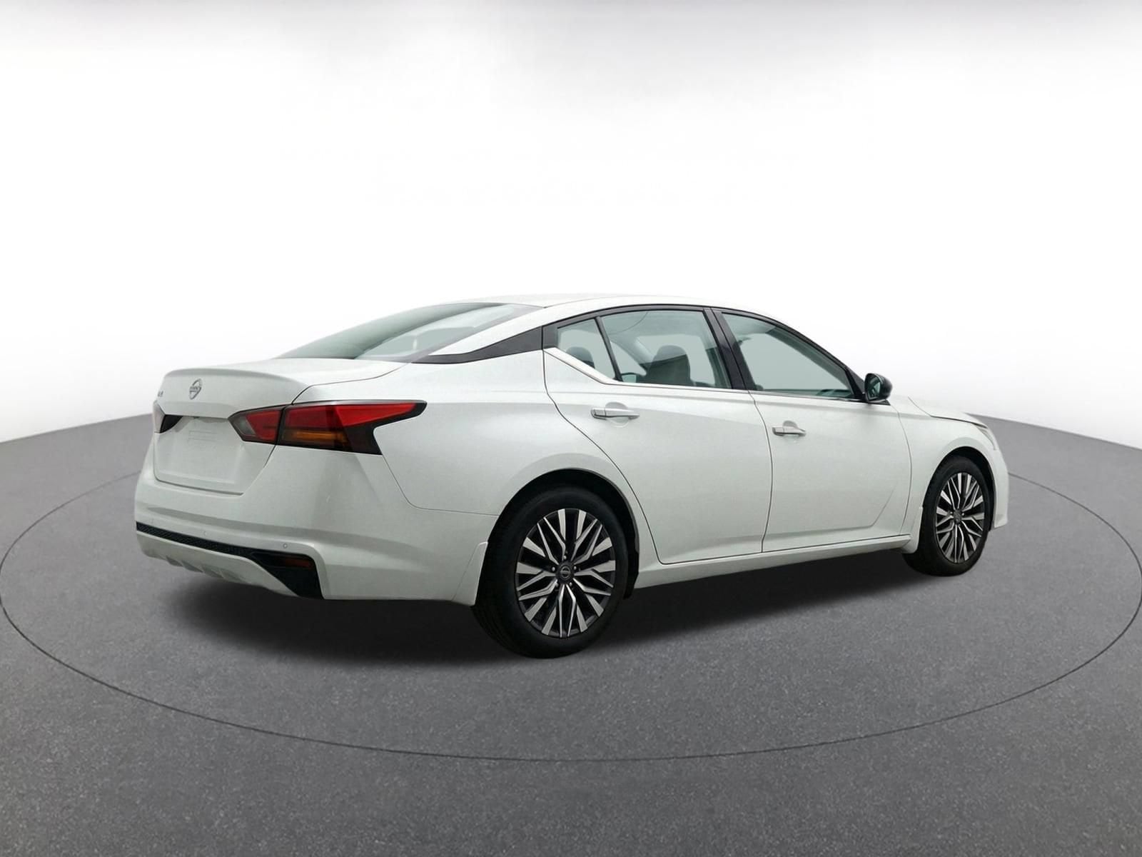 Thumbnail: 2025 Nissan Altima - 10