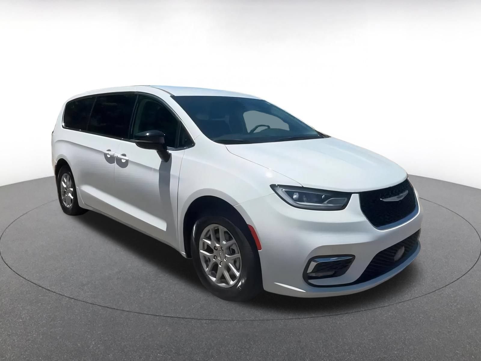 Thumbnail: 2024 Chrysler Pacifica - 3