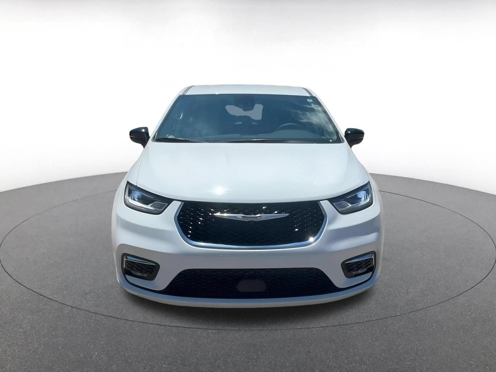 Thumbnail: 2024 Chrysler Pacifica - 4