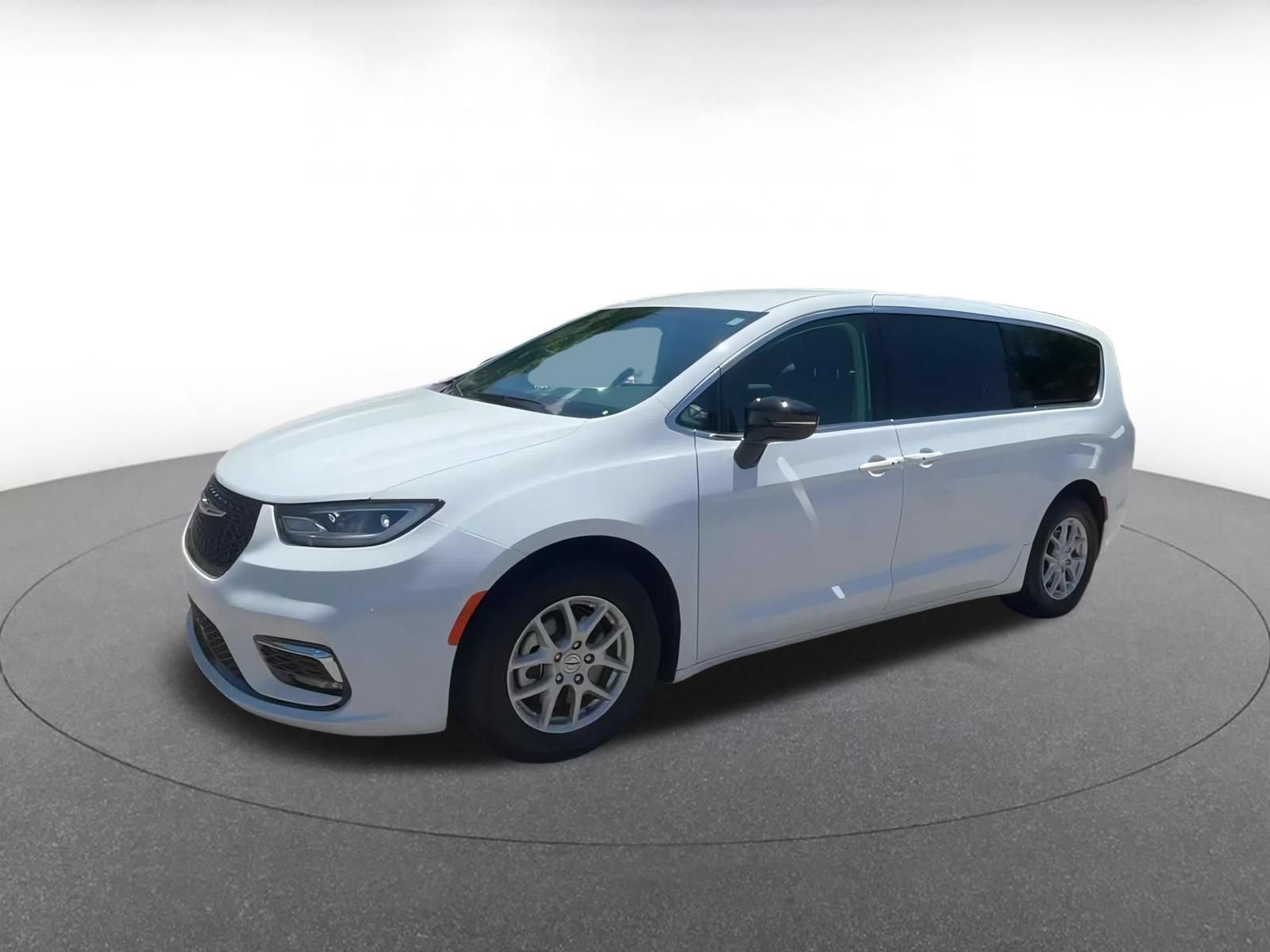 Thumbnail: 2024 Chrysler Pacifica - 8
