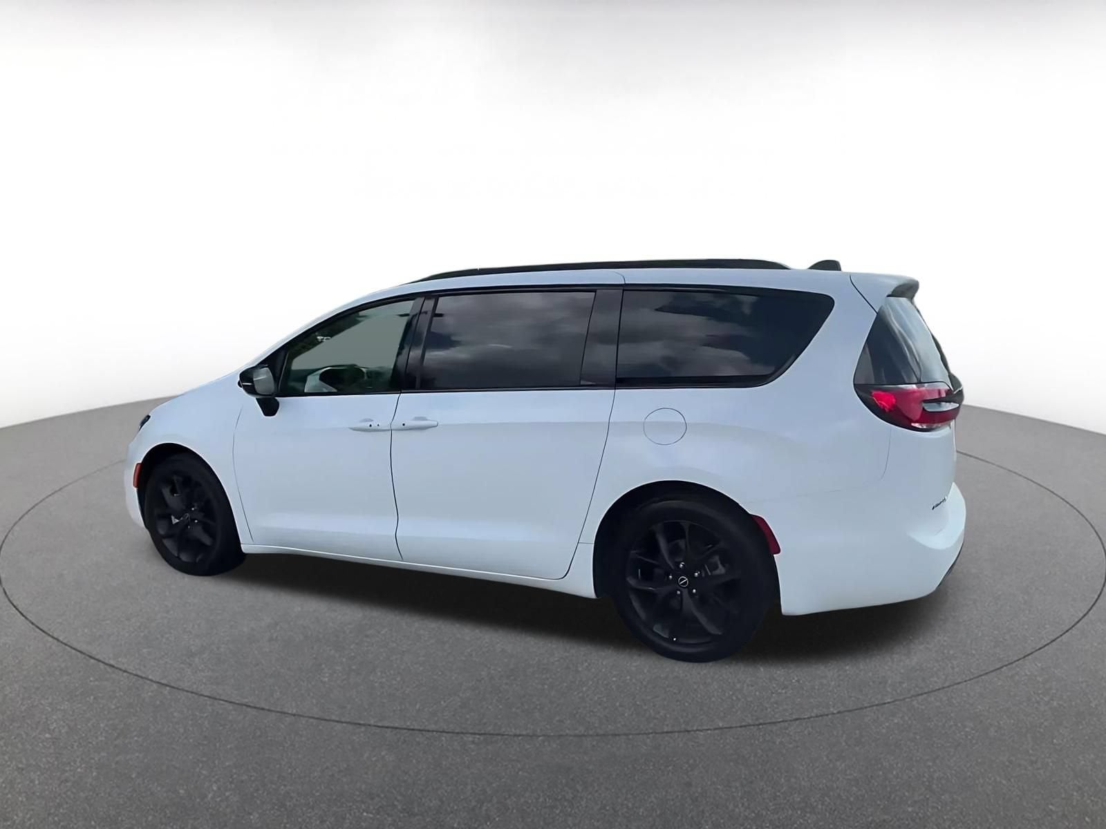 Thumbnail: 2025 Chrysler Pacifica - 9