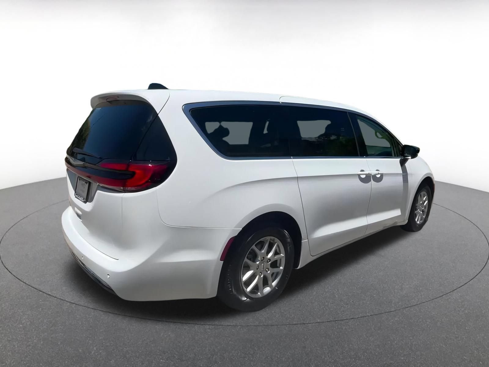 Thumbnail: 2024 Chrysler Pacifica - 21