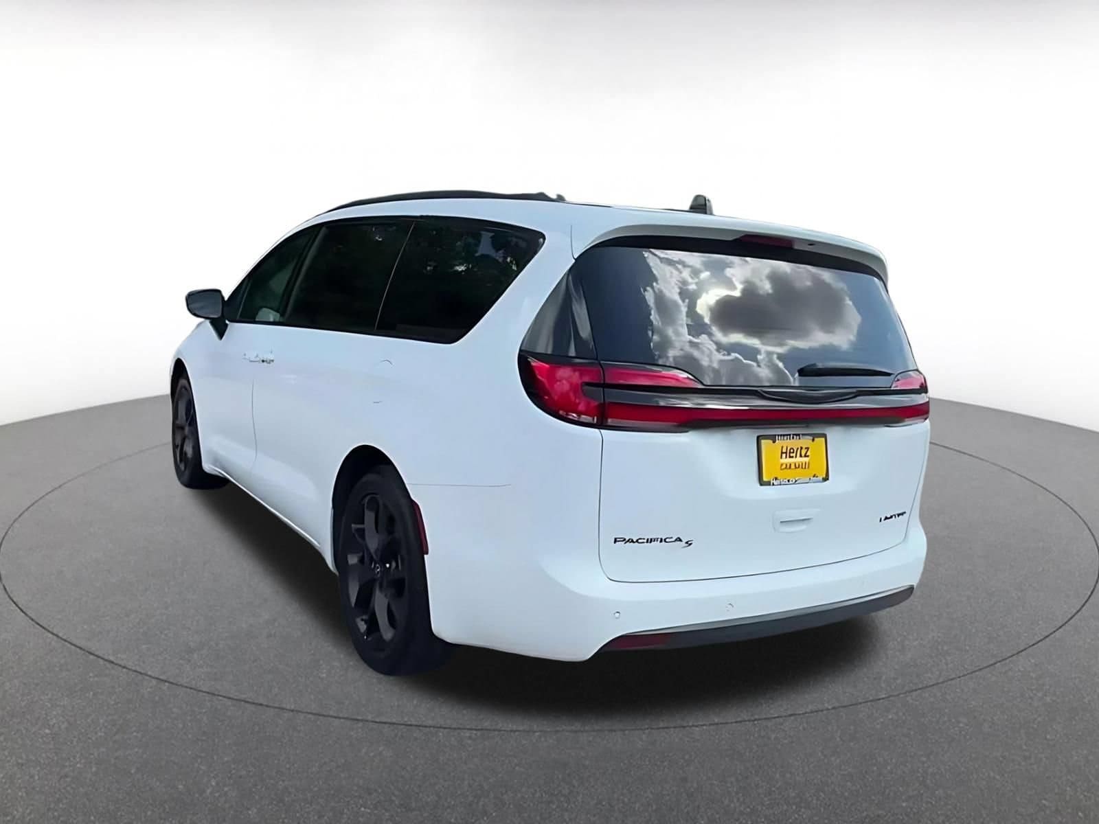 Thumbnail: 2025 Chrysler Pacifica - 10