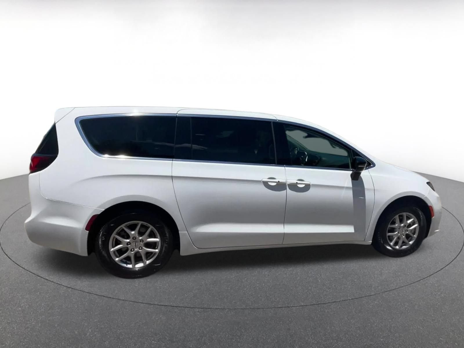 Thumbnail: 2024 Chrysler Pacifica - 22