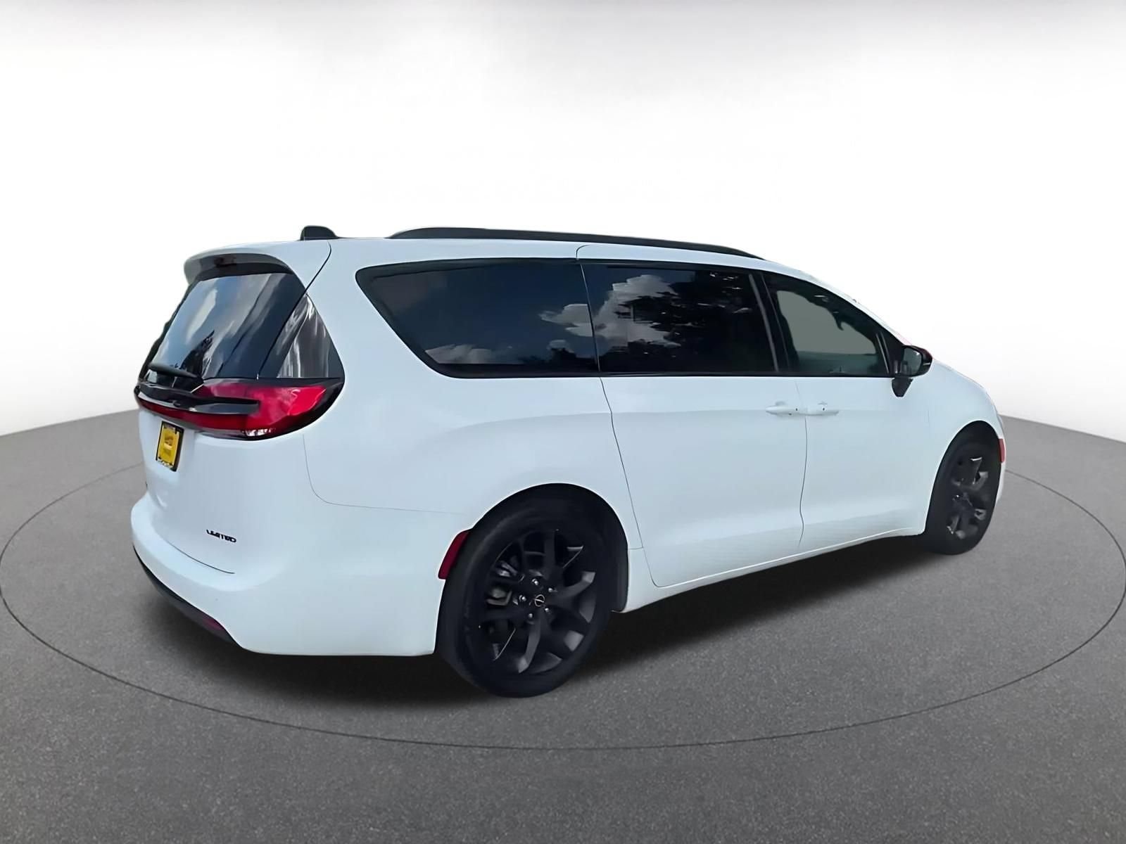 Thumbnail: 2025 Chrysler Pacifica - 13