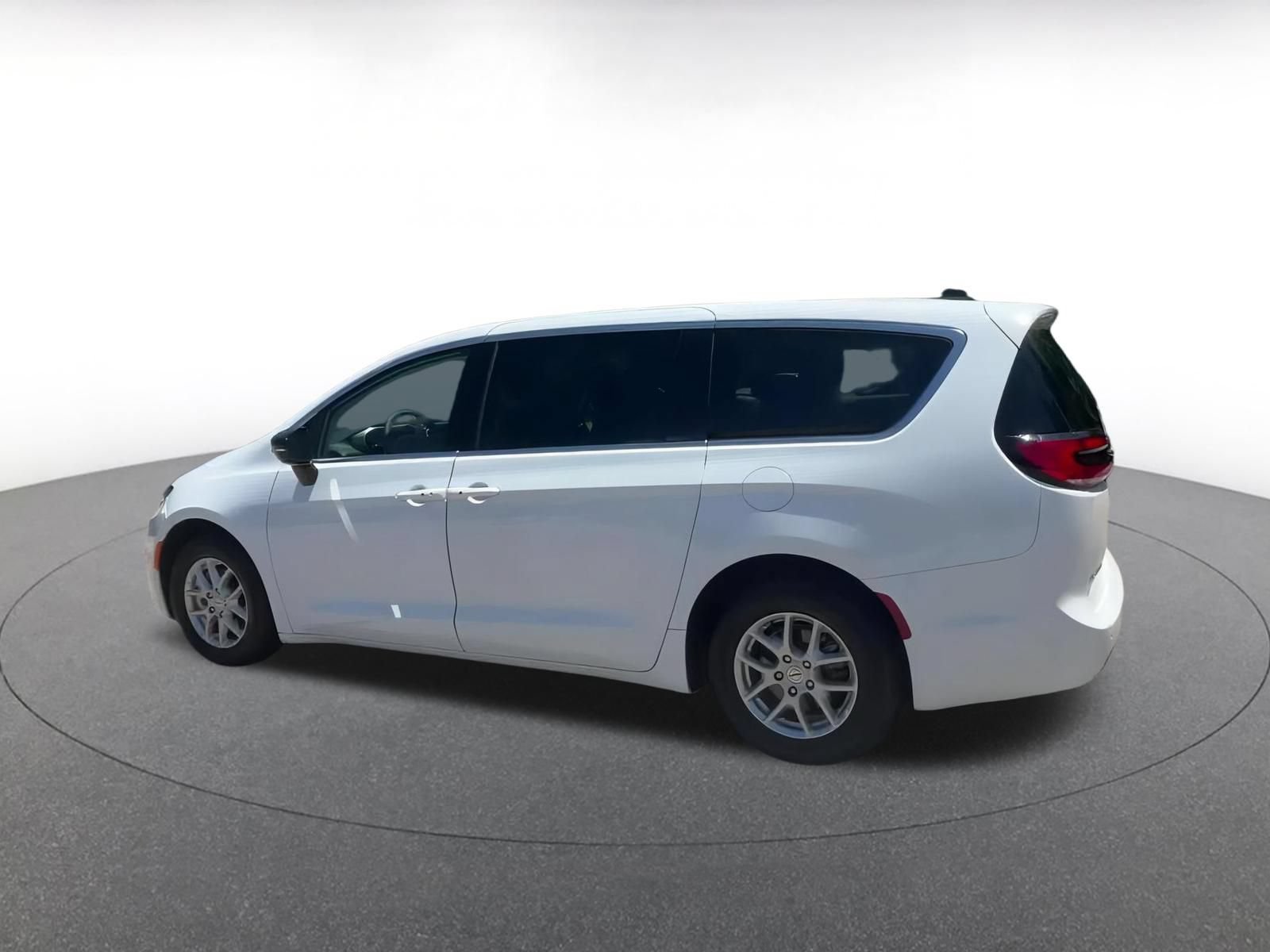 Thumbnail: 2024 Chrysler Pacifica - 12