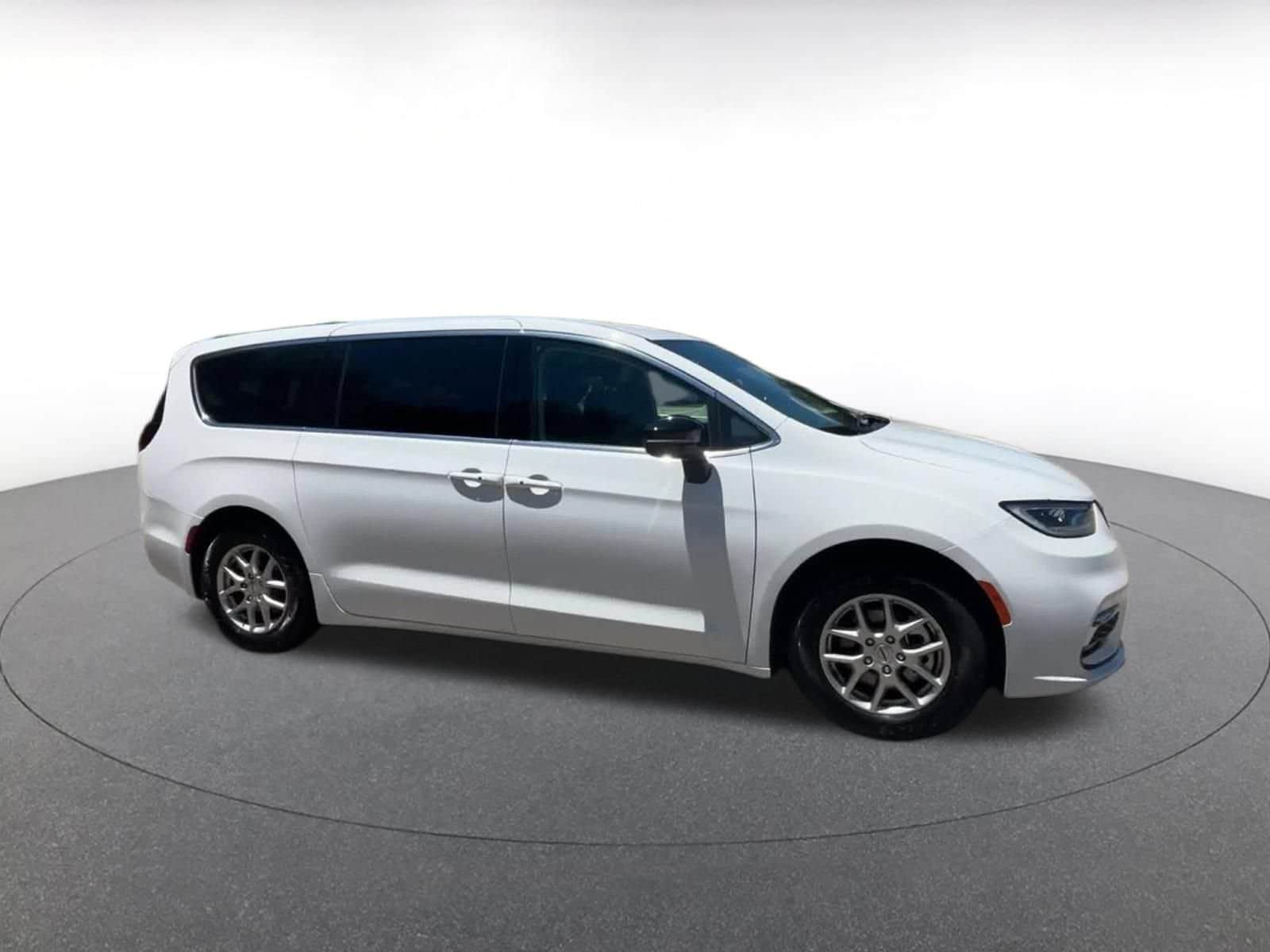 Thumbnail: 2024 Chrysler Pacifica - 2