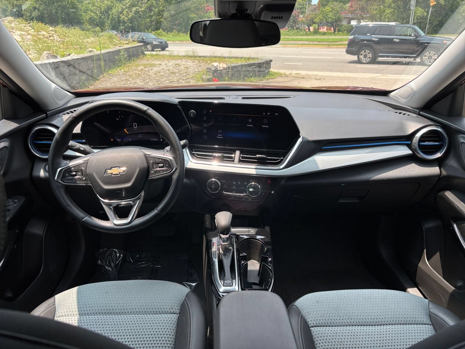 Thumbnail: 2025 Chevrolet Trax - 28