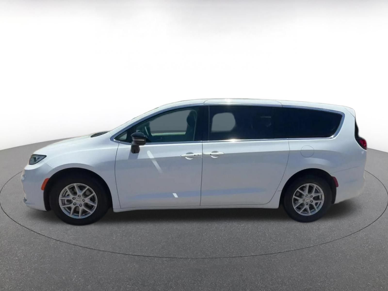 Thumbnail: 2024 Chrysler Pacifica - 9