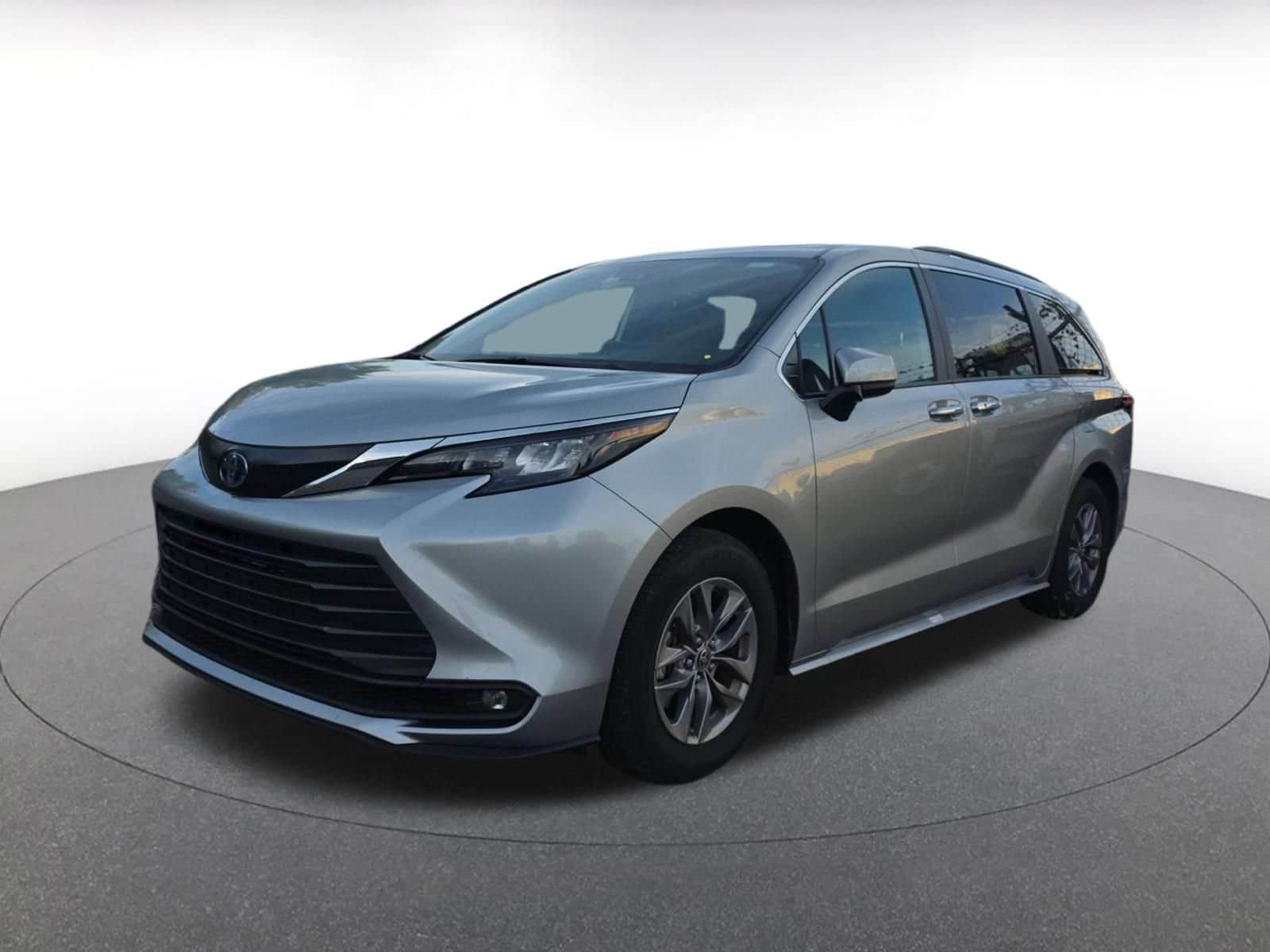 Thumbnail: 2025 Toyota Sienna - 3